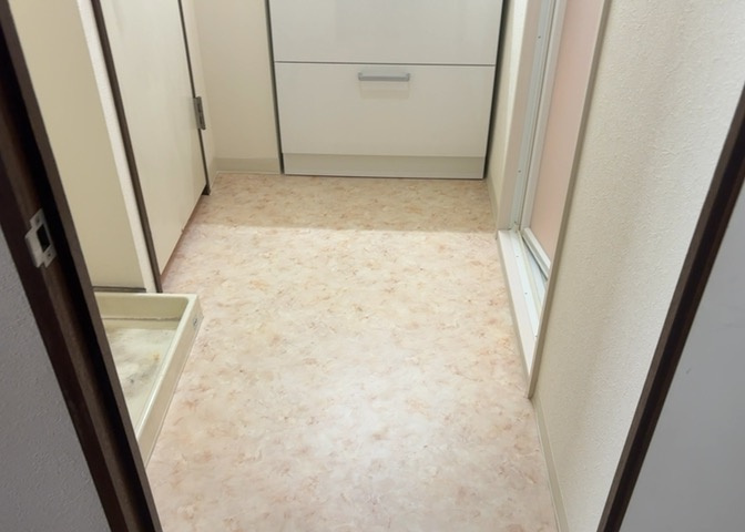 洗面脱衣所は「体を綺麗に整える場所」という目的と役割を持っています。そして便利で使い勝手のいい「体を綺麗に整える場所」にするためには、配置や動線、照明や収納計画をしっかりと検討しておく必要があります。