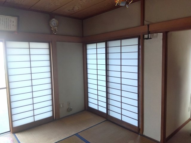 二面採光なので日差しがたっぷり入ります。また風通しが良く解放感もあります。