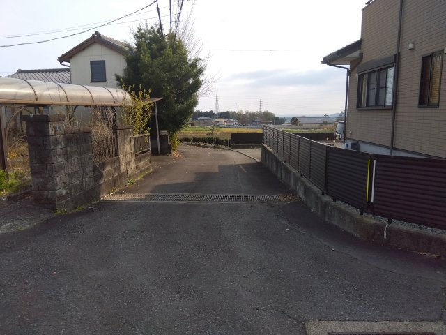 新東名高速道路・新富士ICまで車で7分です。多方面へのアクセス良好です。