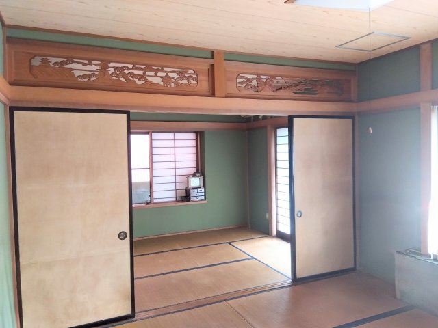 開け閉めで空間を自由に仕切り広さを調整できる柔軟な設計になっています。