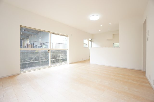 ＼まもなくリノベ完成予定♪／土地80坪以上・4台駐車可能のゆとりある庭付き住戸♪住宅ローン控除対象♪