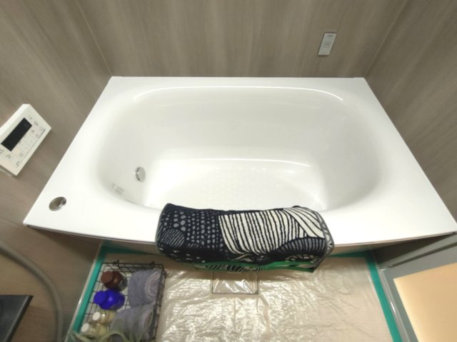 【浴室】　ゆとりある浴槽で足を伸ばしてリラックス。心地よいバスタイムを過ごせます。