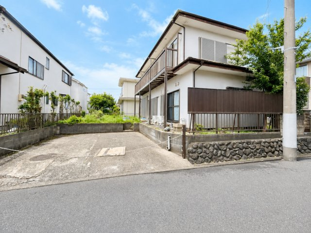 ◆爽やかな青空の下に贅沢なほどに降り注ぐ陽光、豊かな居住性と、クオリティが見事に調和した住空間は、住まうことの喜びを感じさせてくれます。ゆとりある広い敷地で開放的なお住まいです。