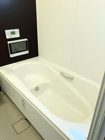 テレビ付きの浴室は【1616サイズ】です。　雨の日の洗濯にも便利な浴室換気乾燥機付き