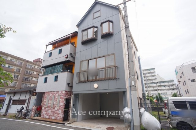 建物東側も現況駐車場で開放感のある一邸☆2WAYアクセス可能です♪　