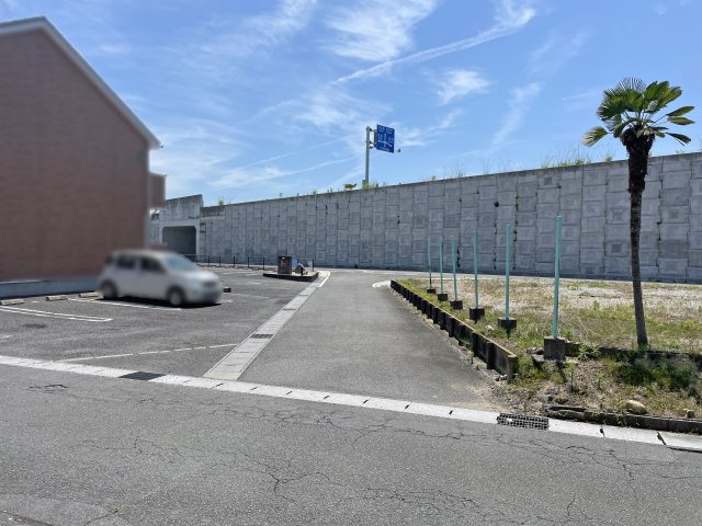 北東側前面道路