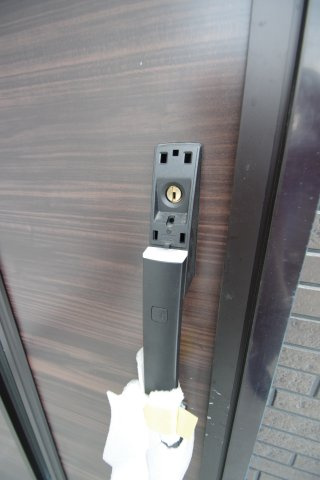 玄関扉はカードキー対応