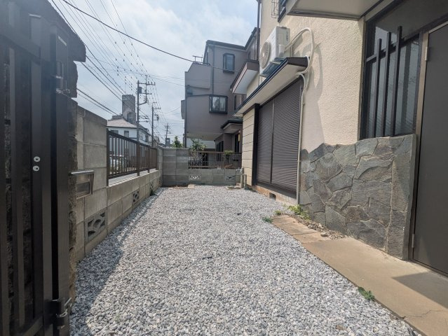 砂利と防草シートがあるので、お庭の手入れも楽です。