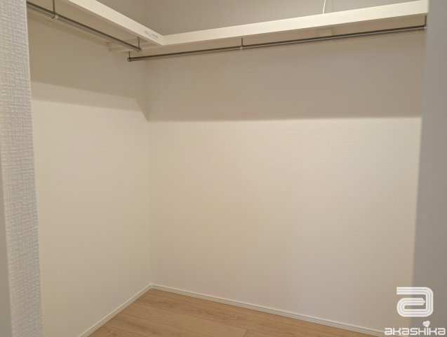 クローゼット付きの居室は、衣装ケースやタンスを置く必要がないので、部屋がすっきり片付きます。