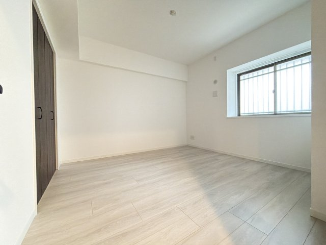 【リノベーション仕様】洋室3部屋、採光も明るいお部屋です♪