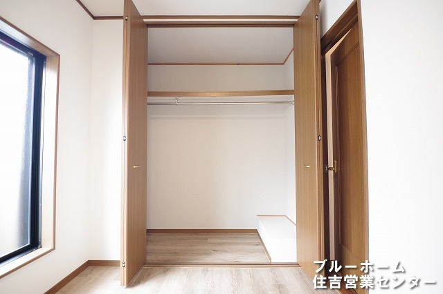 洋室にある収納です！