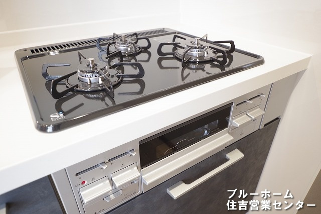 お料理が楽しくなる3口コンロ・グリル付き！