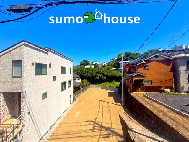 前面道路含む現地写真です