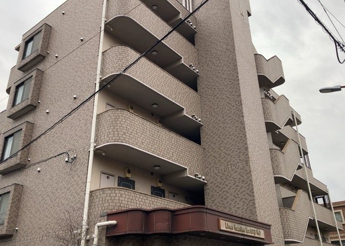 隣家の土地はどうなっているのか、生活利便施設が近くにあるのか、学校まで近いかなど、お客様のライフスタイルにあわせたイメージが重要です。また、近くにあると困る施設が近くにないかも確認するといいでしょう。