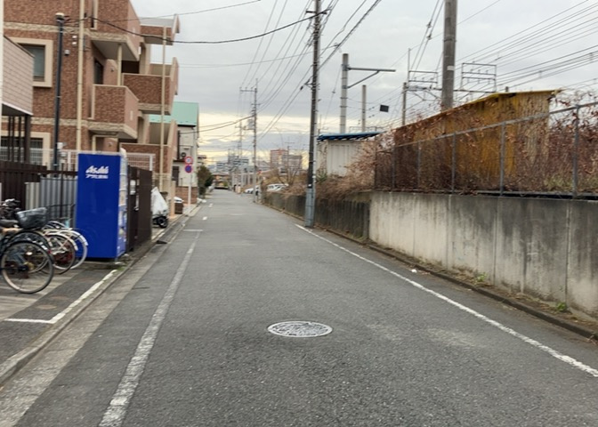 眺望を気にして物件を探す場合、前面に建物が建っていないか現地で確認しましょう！前面に建物があると景色はもちろん、日当たりや風通しにも影響が出てきます。住んだ時のことを想像しながら現地見学をしましょう。