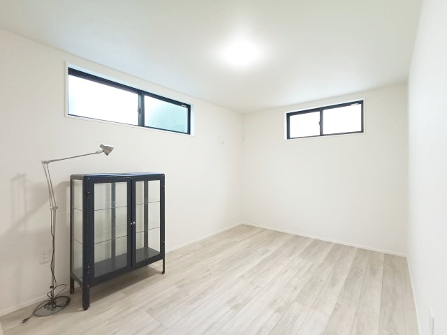 【納戸約7.1帖】　納戸とは建築基準法で「居室」の採光・通風の基準を満たしていないお部屋のこと。通常のお部屋としてもお使いいただけます。