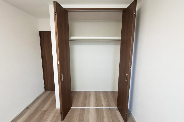 洋室2クローゼット