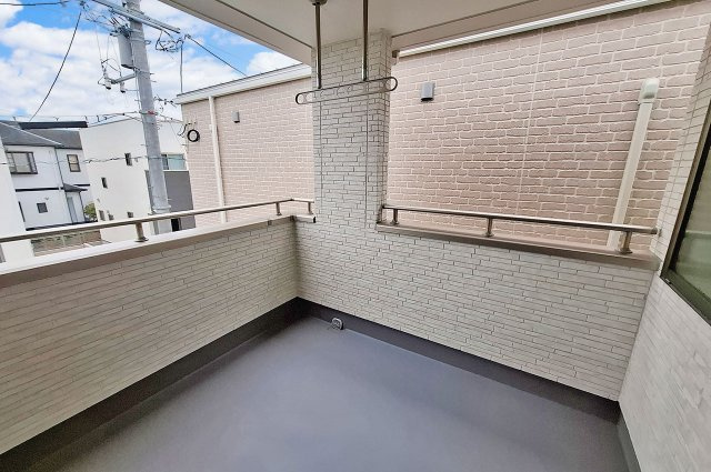 インナーバルコニー：お天気の影響を受けにくい屋根付きのバルコニーです。