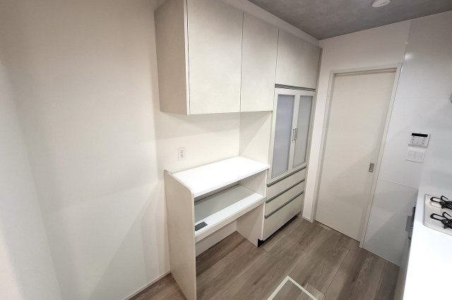 カップボード：食器や調理家電などがすっきりと収まります。