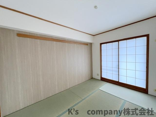 和室5.8帖◇アクセントクロスで奥行きが感じられるお部屋◇