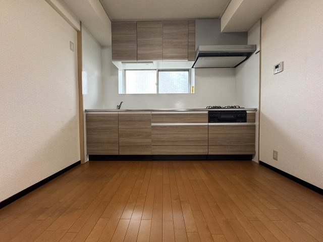 窓付きのキッチンは換気も出来て安心です。
