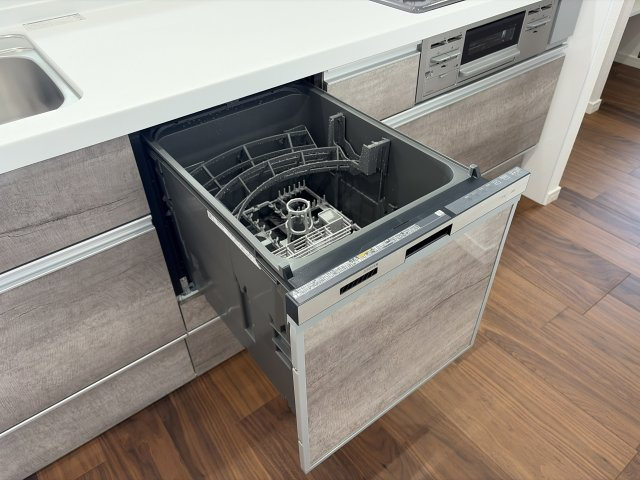 【新品】洗い物の家事を簡単に！除菌もできる「食器洗浄乾燥機」付きです♪