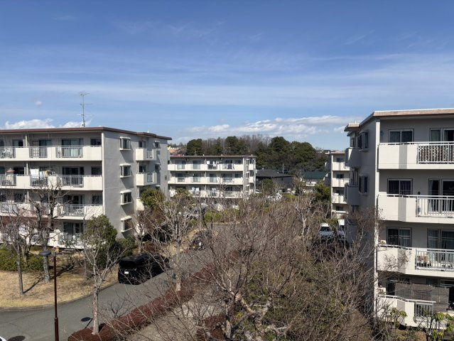 隣の棟との間に距離がありますので、陽当りが良く気持ちよく過ごすことができます。