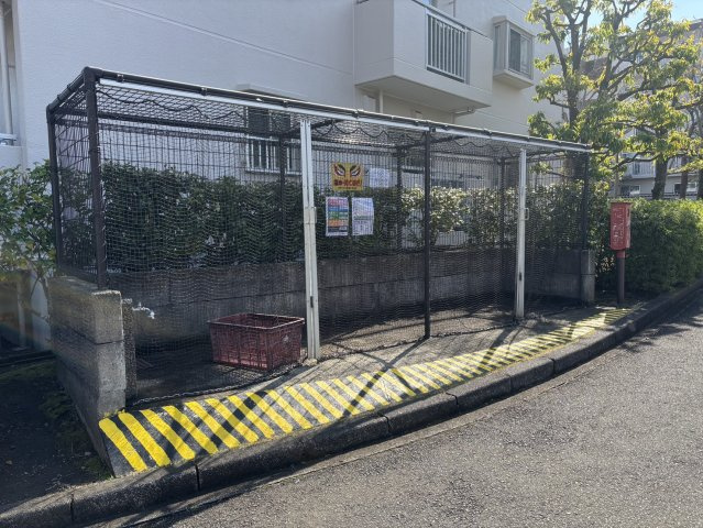 ごみ置き場です。管理が行き届いてます。