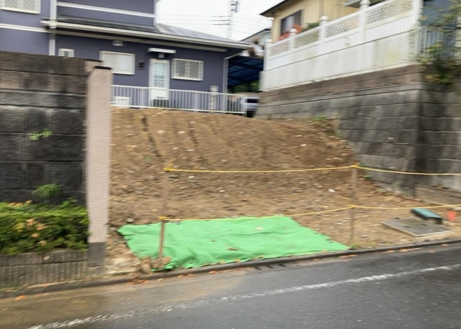 隣家の土地はどうなっているのか、生活利便施設が近くにあるのか、学校まで近いかなど、お客様のライフスタイルにあわせたイメージが重要です。また、近くにあると困る施設が近くにないかも確認するといいでしょう。