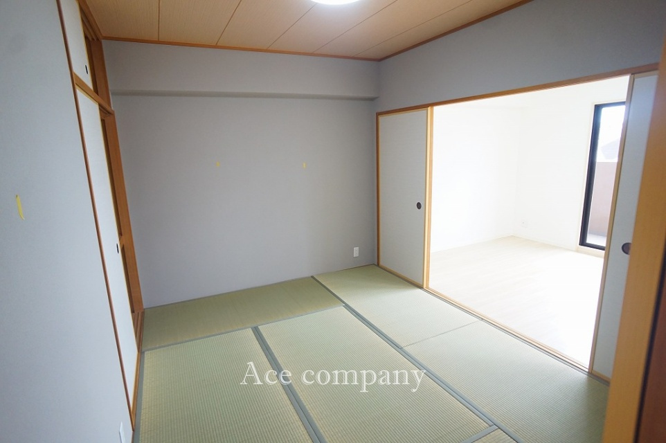 【和室5.8帖】便利な2WAYドアです♪