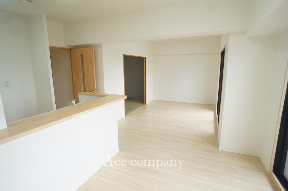 【LDK：14.8帖】クロス貼替え、床フロアタイル・CF張替え、室内クリーニング済みです☆