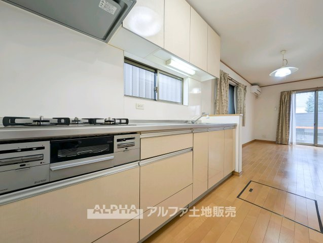 【Daily　Comfort】　◆毎日を整える空間◆使いやすさに配慮されたキッチンは、料理をする時間まで楽しく感じられる場所。暮らしのリズムに自然と馴染み、心地よい日常を演出します。