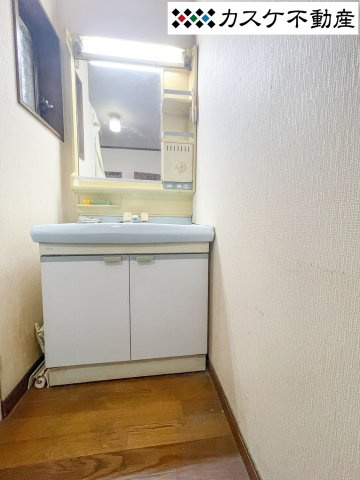 2階の洗面化粧台です。2階で朝食～朝の準備が完結させられます。