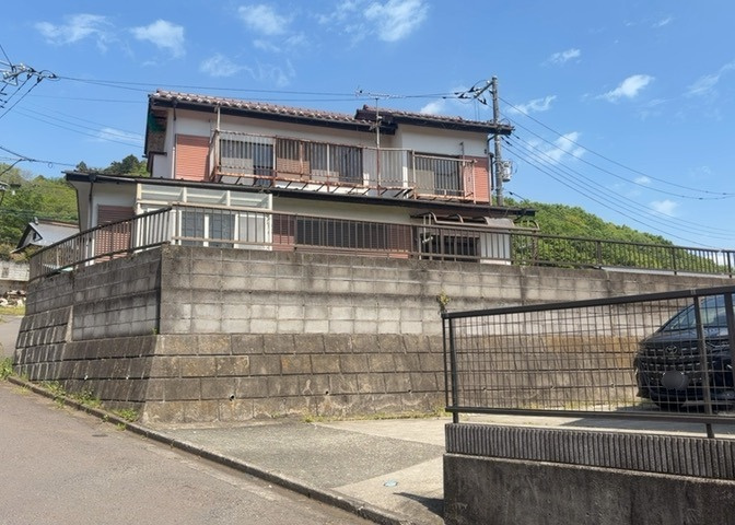 物件の詳細については、現地を見てわかること以外に、役所や法務局などで調べないとわからないことがあります。そのため、現地に行く場合は、もしこの物件を買ったらどのような生活ができるかをイメージしましょう。