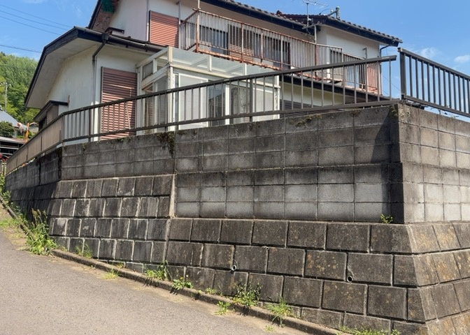 家を建てる前提で土地を探している場合、地盤の丈夫さは譲れない条件の一つです。地盤が脆弱だと追加工事が必要となります。また、過去に地盤沈下や液状化現象を起こした土地は、できるだけ避けた方がいいでしょう。