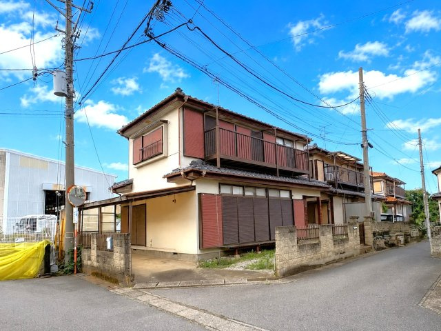 南西角地で陽当り良好！当社では一級建築士による無料の間取りプランの作成も承ります。お気軽にご相談下さい(*^_^*)
