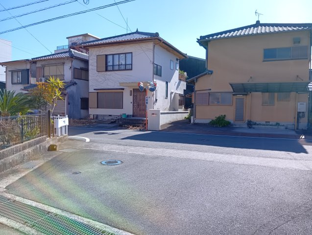 富士駅、新富士駅車で約5分。富士由比バイパスまで車で約5分。　多方面へのアクセス良好です。