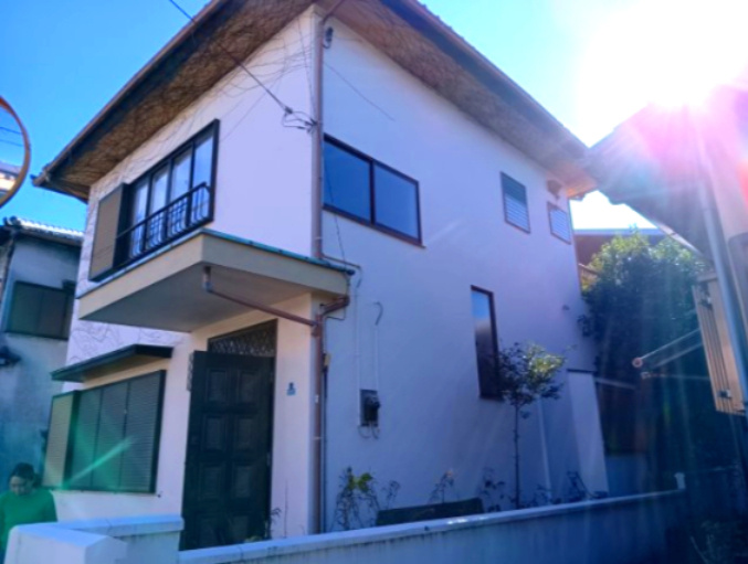 古屋付きです。　リフォームをして、そのまま使う事も出来ます。
