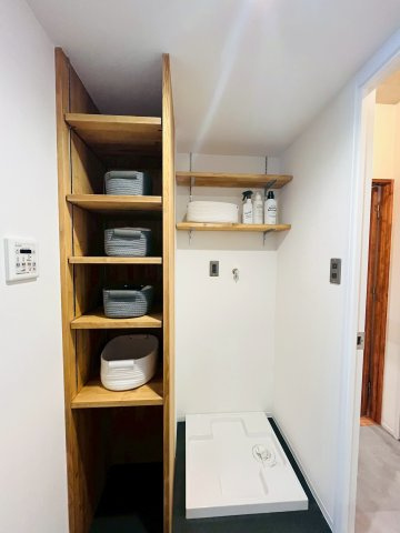 洗濯機から床への漏水を防ぐことが出来る防水パン設置済み。