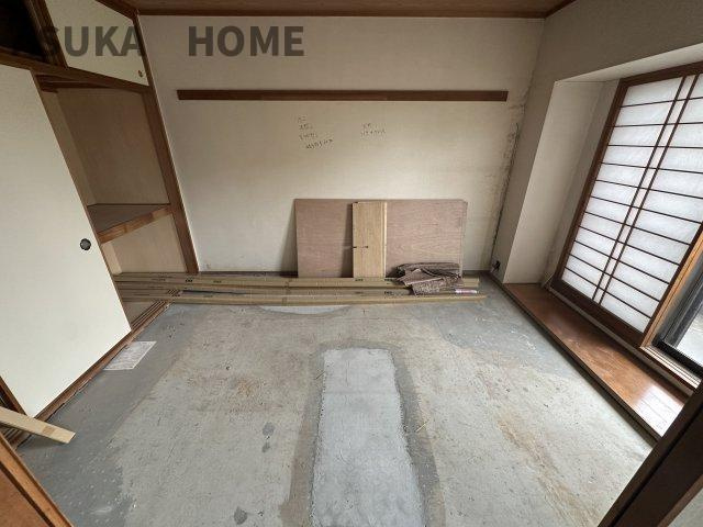 リビングの隣の和室は洗濯物を畳んだりお昼寝したり何かと重宝しますよ！