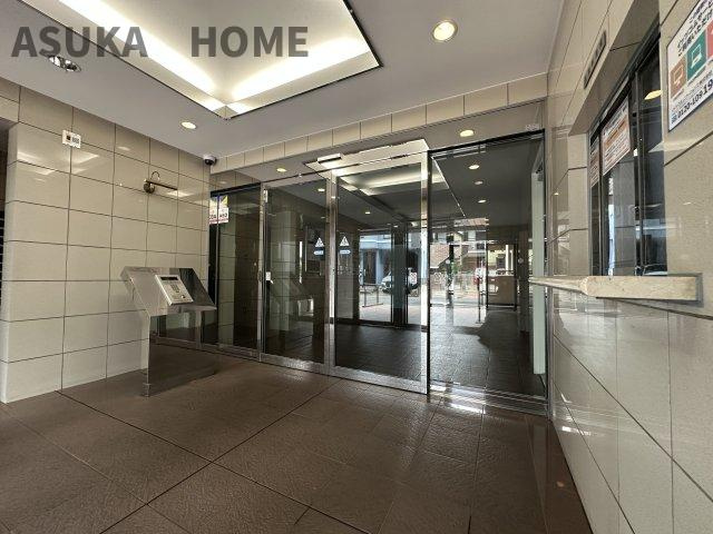 綺麗に整備されたエントランス部分です。セキュリティー面でも安心のオートロックを完備。