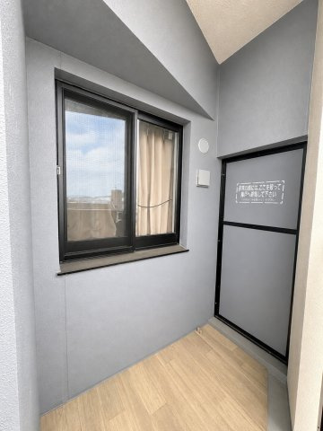 コンパクトで使いやすい洋室です