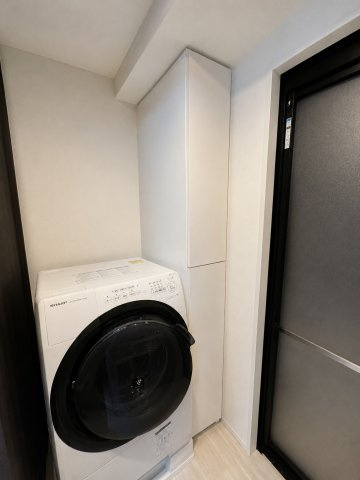 ドラム式洗濯機も置ける広いランドリースペース