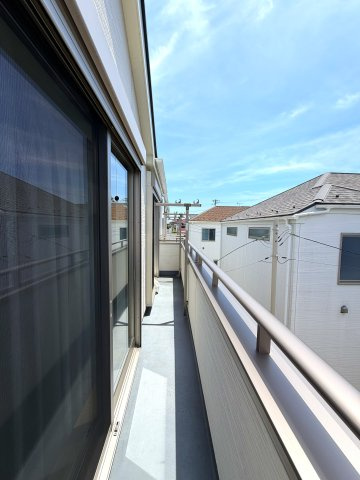 たっぷりの洗濯物をゆったり干せる広さのバルコニー！