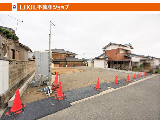 前面道路です。北側公道　接道15.4ｍ、幅員4.0ｍです。