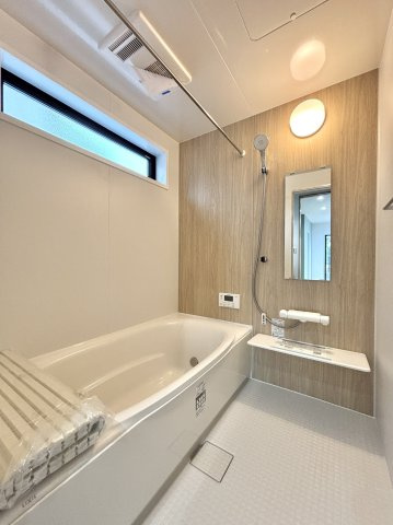 1帖タイプの浴室。足を延ばして湯につかれるのは良いですね。