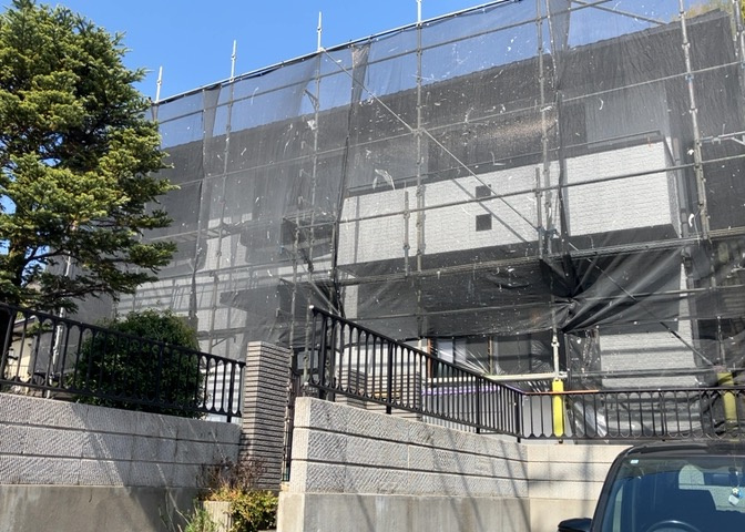 南側道路の場合は長い時間光を入れ込むことができるため、庭やリビングを道路側に持ってくることが多く土地価格も高い傾向にあります。一方北側道路だとリビングや庭が南側になりプライバシーを守ることができます。