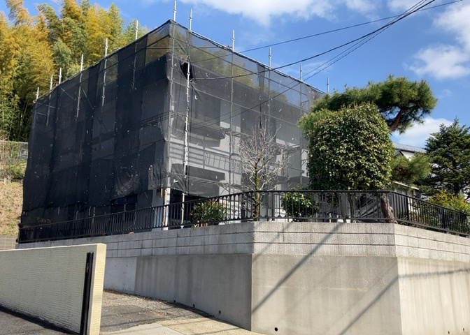 東側道路の場合は居室を南向きに設計しやすいため、朝日が入りやすいというメリットがあります。一方、西側道路も東側同様に居室を南向きに設計しやすいのですが、住宅地だと朝日が入りにくいという弱点があります。