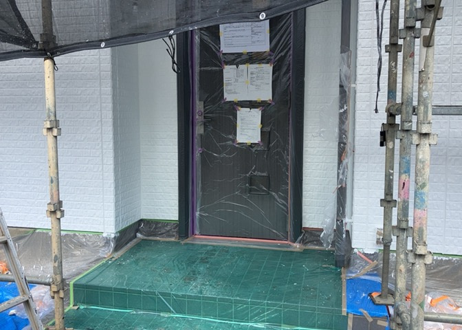 玄関は家の顔と言っても過言ではありません。現地を見学する際は玄関の広さや全体のバランスなどを見てみるといいでしょう。一般的なアプローチのしやすさだけではなく、お年寄りにも優しい設計のものだと安心です。