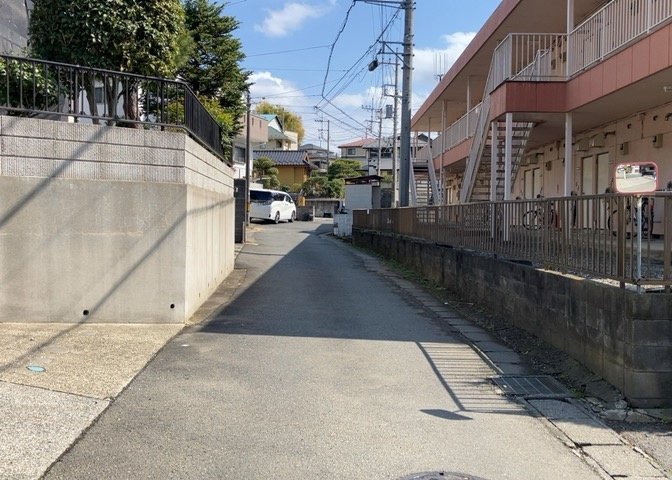 桜や紅葉の名所に出かける人は多いと思いますが、家にいながら季節の移ろいを感じる生活を送りませんか？リビングや窓から見える景色が生活を彩るワンポイントに！現地から見える景色を堪能してみては如何でしょう。